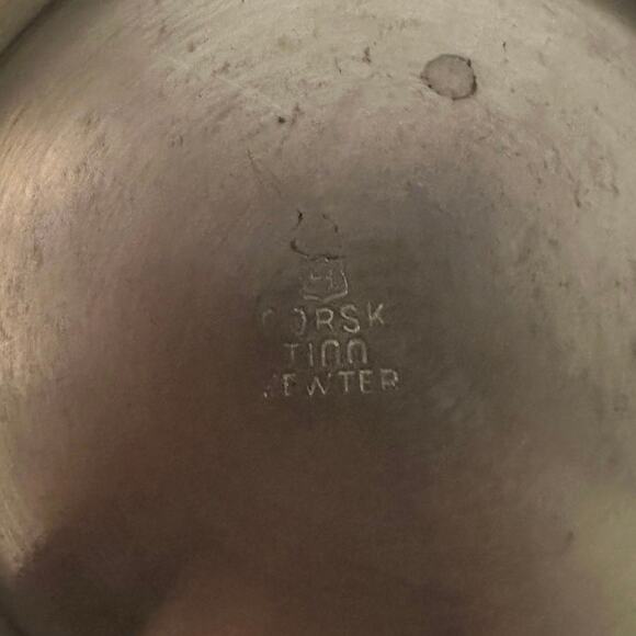 VINTAGE Norsk Tinn PEWTER Metal Pitcher Jug VASE Scrollwork 9.5 “ w/handle READ - Picture 7 of 7